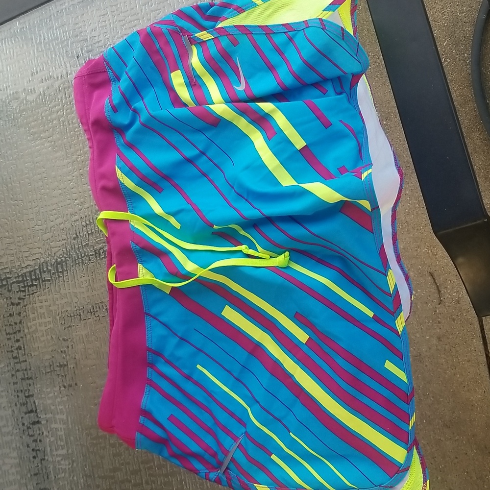 Women's drifit running skort. Size medium.